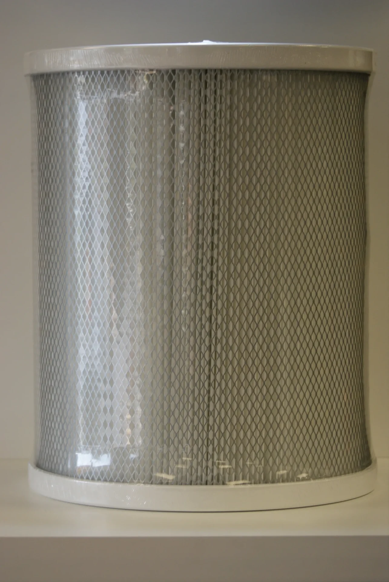 A close up of the front end of a cylinder